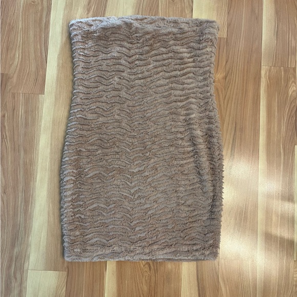 Joyce Leslie furry skirt in pink - Picture 2 of 4